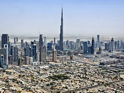 Lo skyline di Dubai con il Burj Khalifa