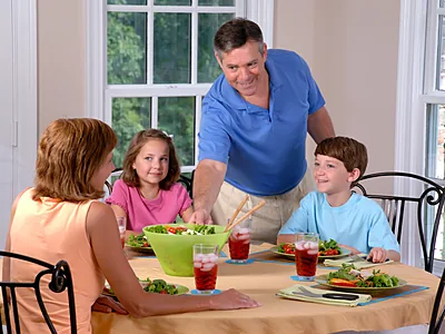 Genitori e figli a tavola